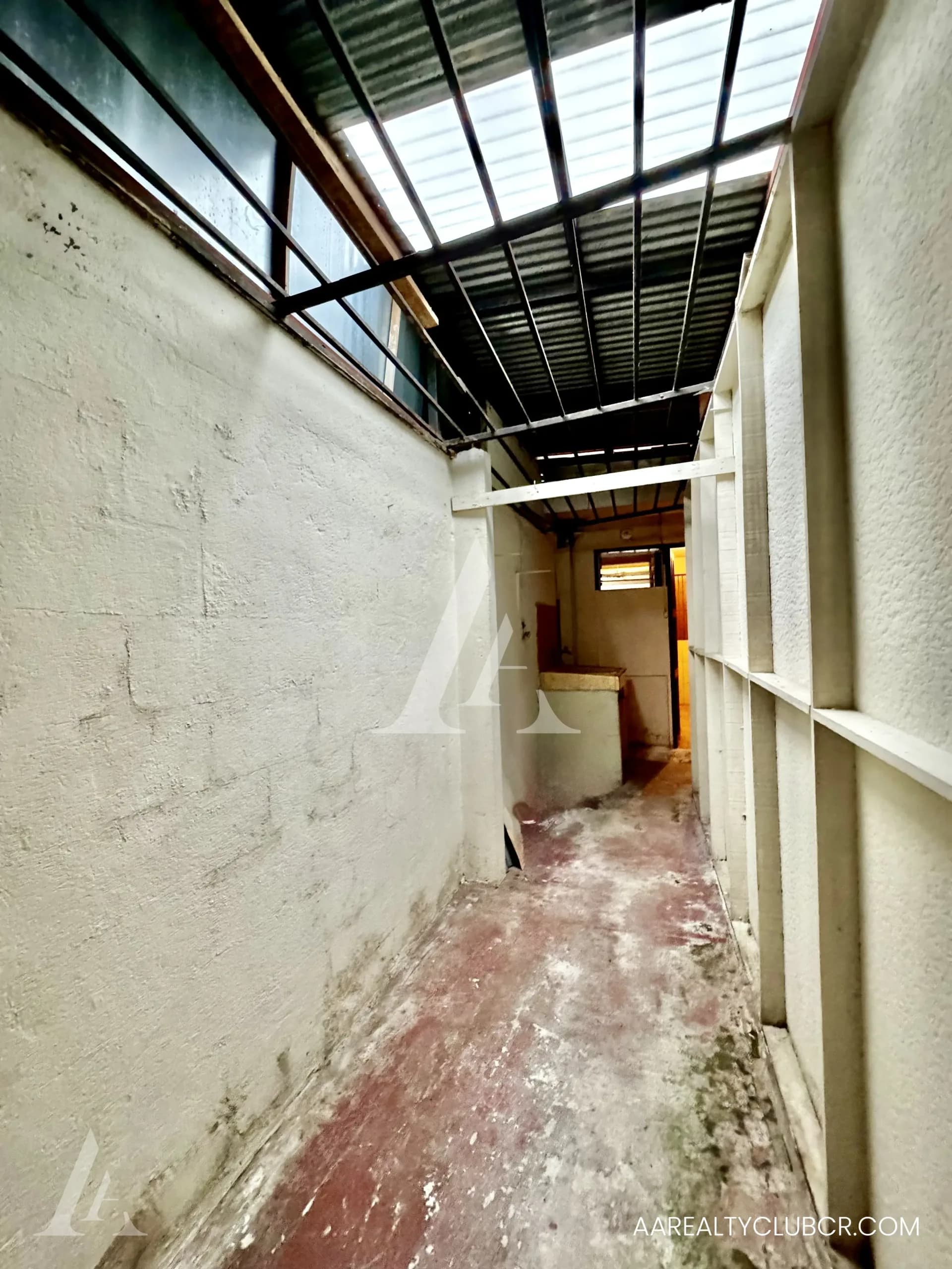 La Colina, Curridabat – Casa y Apartamento de una Planta con Uso Mixto