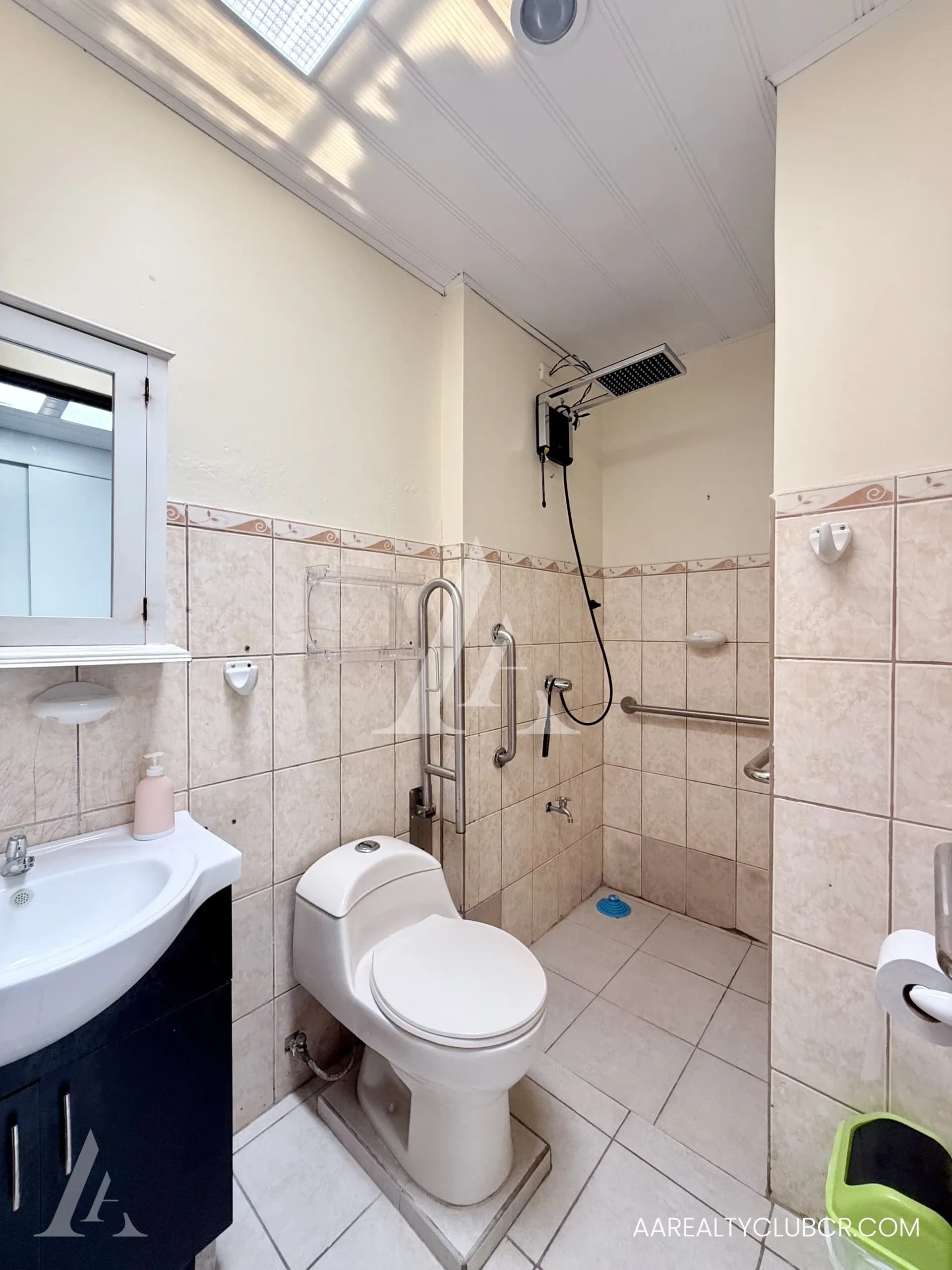 Maison d'Angle | Emplacement Privilégié Gravilias | Excellente Connectivité 4