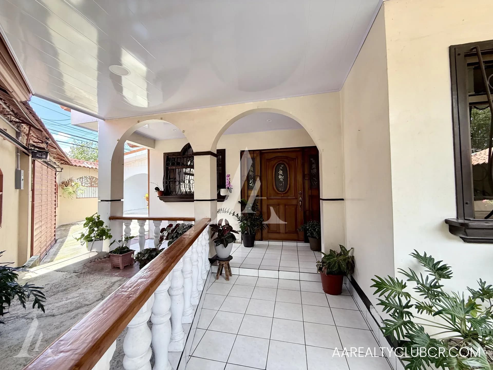 Maison d'Angle | Emplacement Privilégié Gravilias | Excellente Connectivité