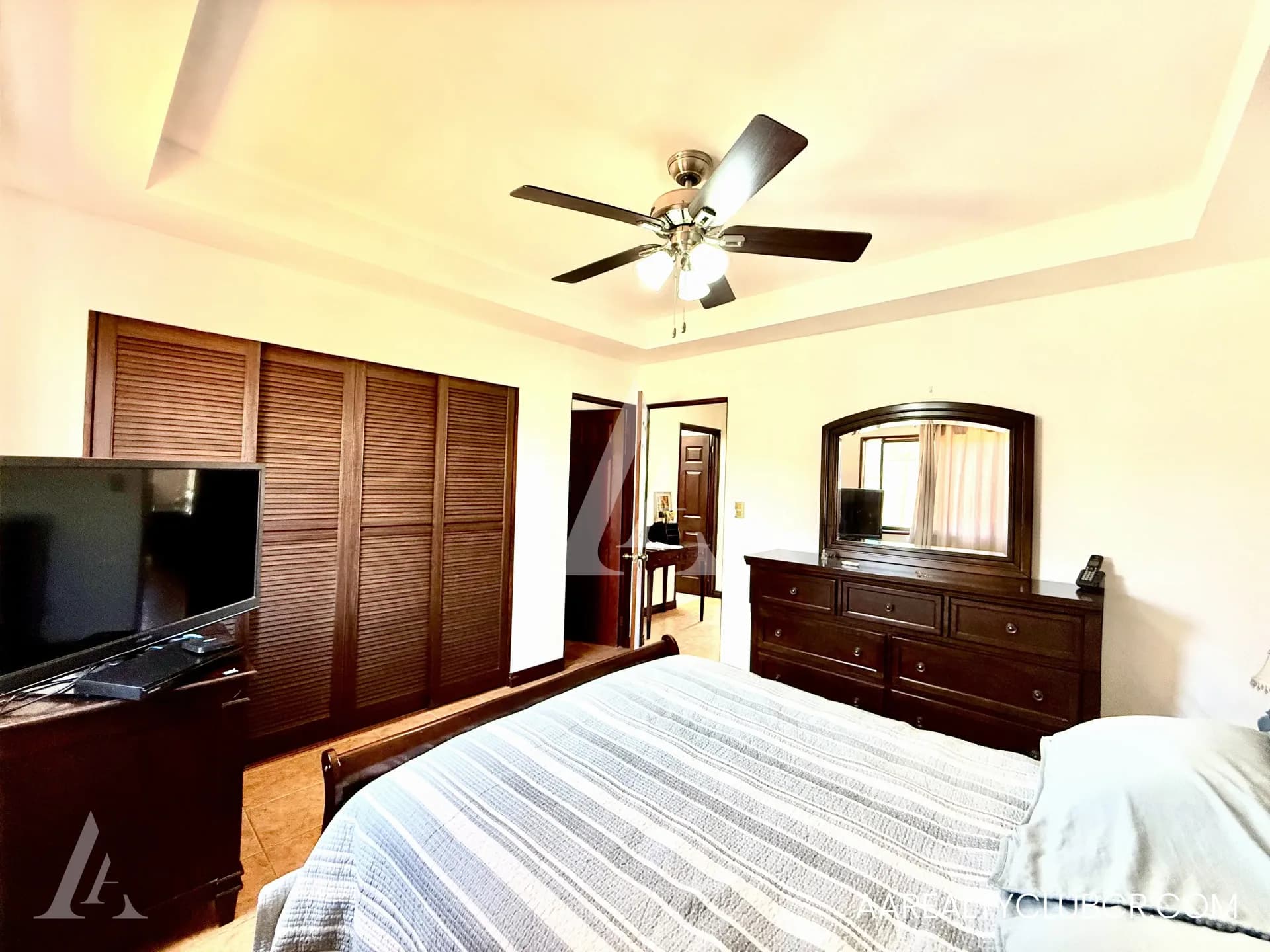 Casa de Tres Dormitorios - Exclusivo Condominio Villas de Venecia - Ayarco Sur