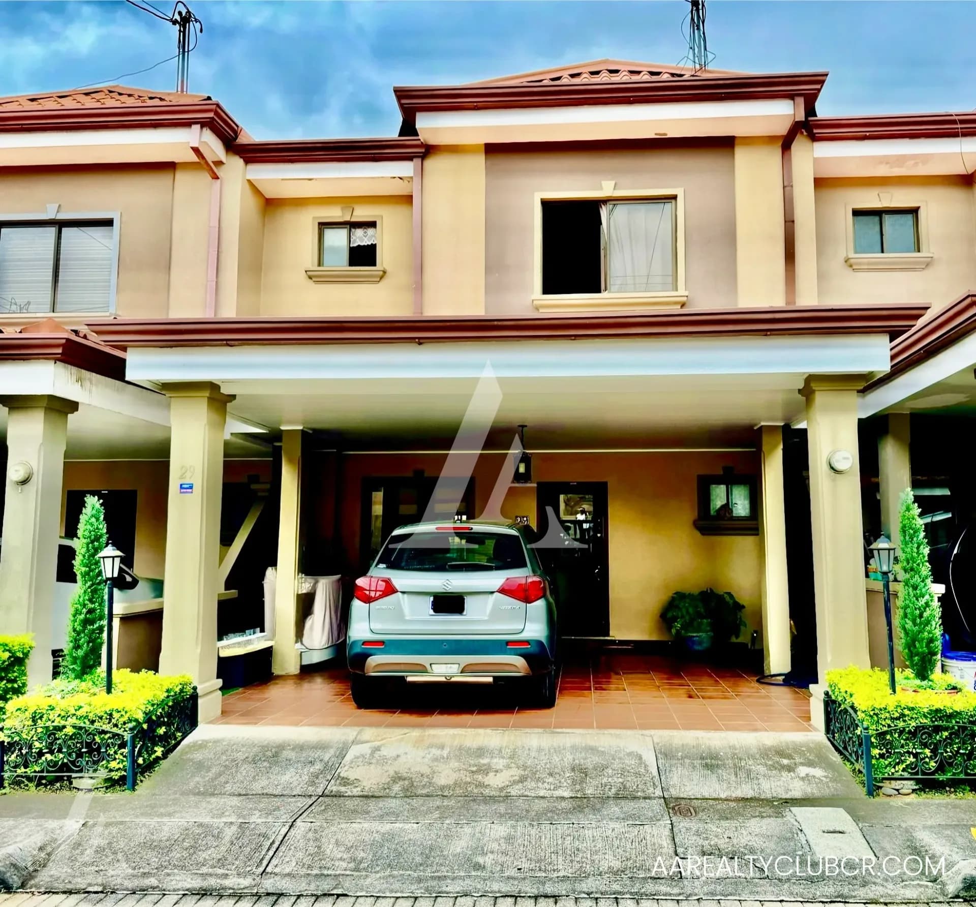 Casa de Tres Dormitorios - Exclusivo Condominio Villas de Venecia - Ayarco Sur 3