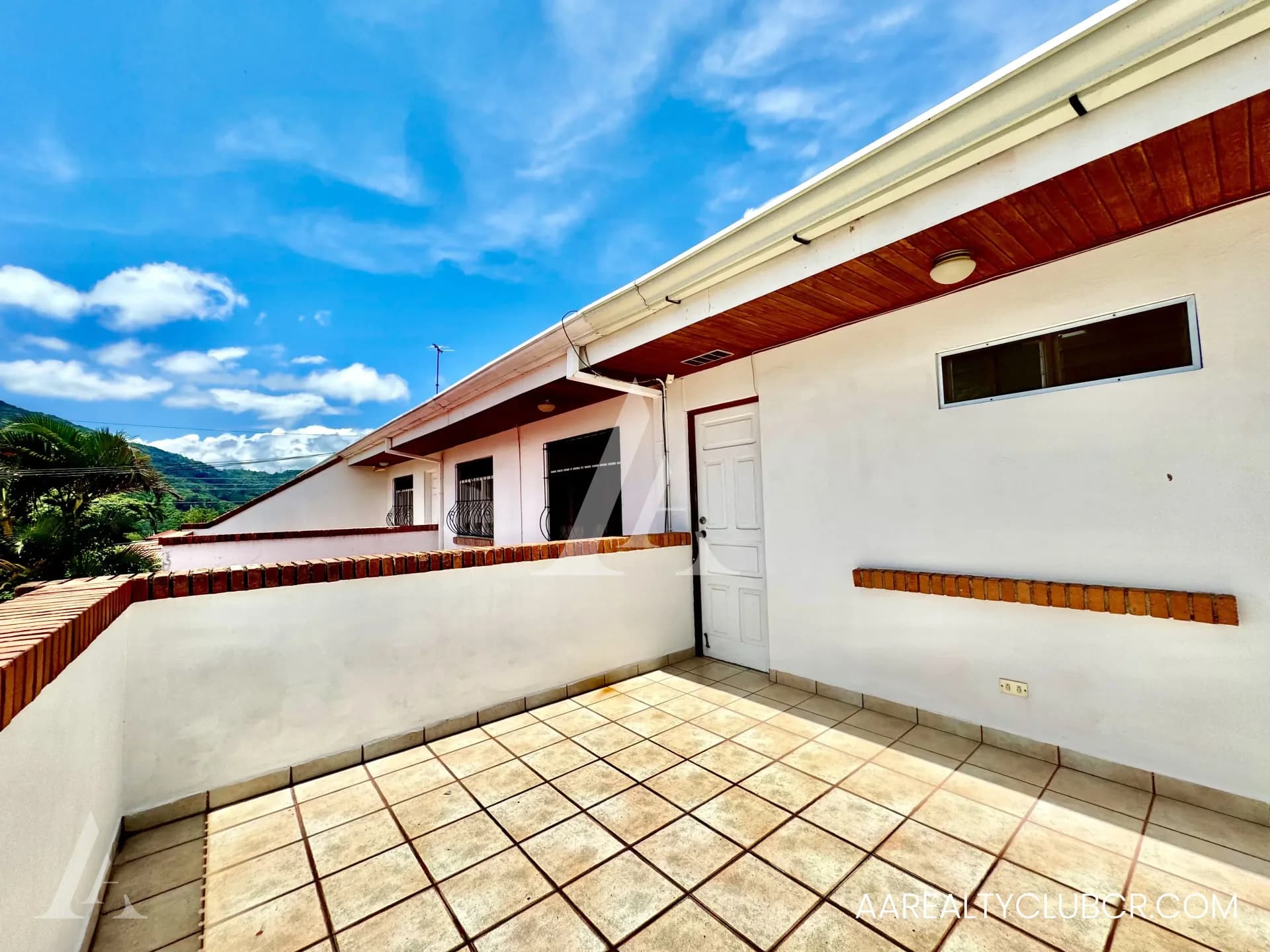 Deux Maisons, Une Grande Opportunité | Investissement Intelligent dans le Quartier Résidentiel La Antigua 4