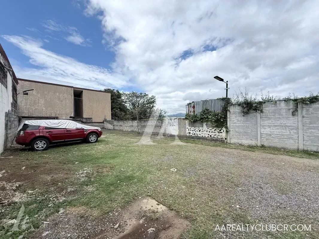 Lote de Uso Mixto con Alto Potencial de Desarrollo | Tres Ríos