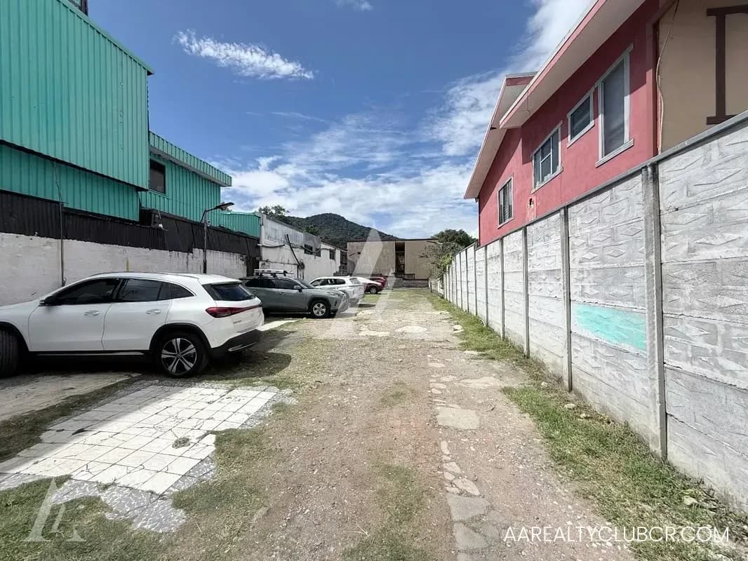 Lote de Uso Mixto con Alto Potencial de Desarrollo | Tres Ríos