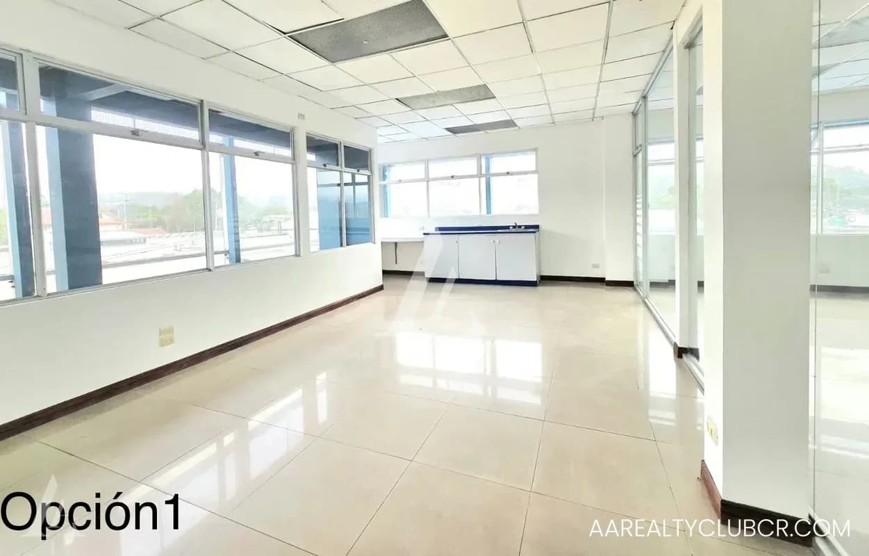 Prestigio, ubicación estratégica y eficiencia para su empresa, en Pinares de Curridabat.