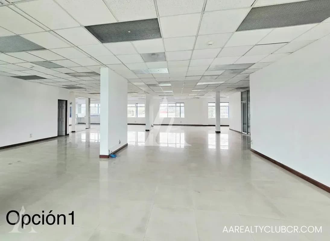 Prestigio, ubicación estratégica y eficiencia para su empresa, en Pinares de Curridabat.