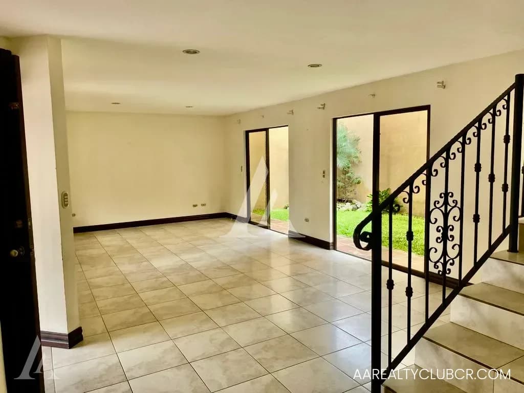 Confort Seguridad Espacios Generosos | Condominio En Sabanilla