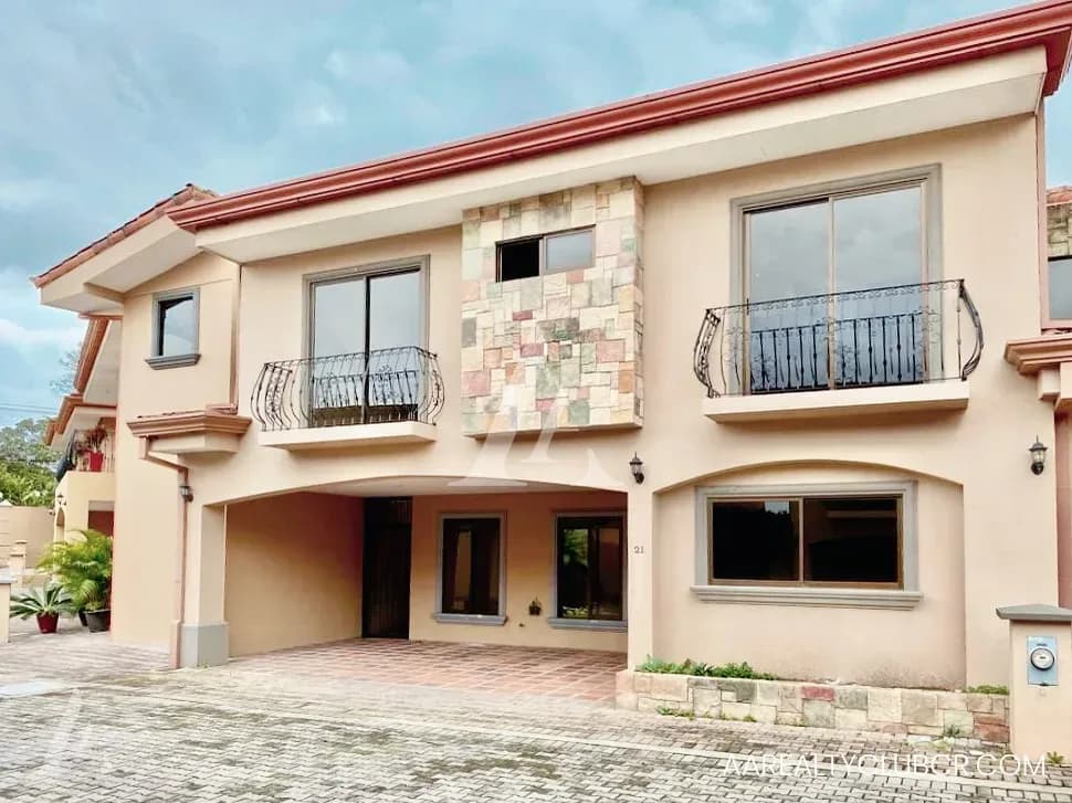 Confort Seguridad Espacios Generosos | Condominio En Sabanilla