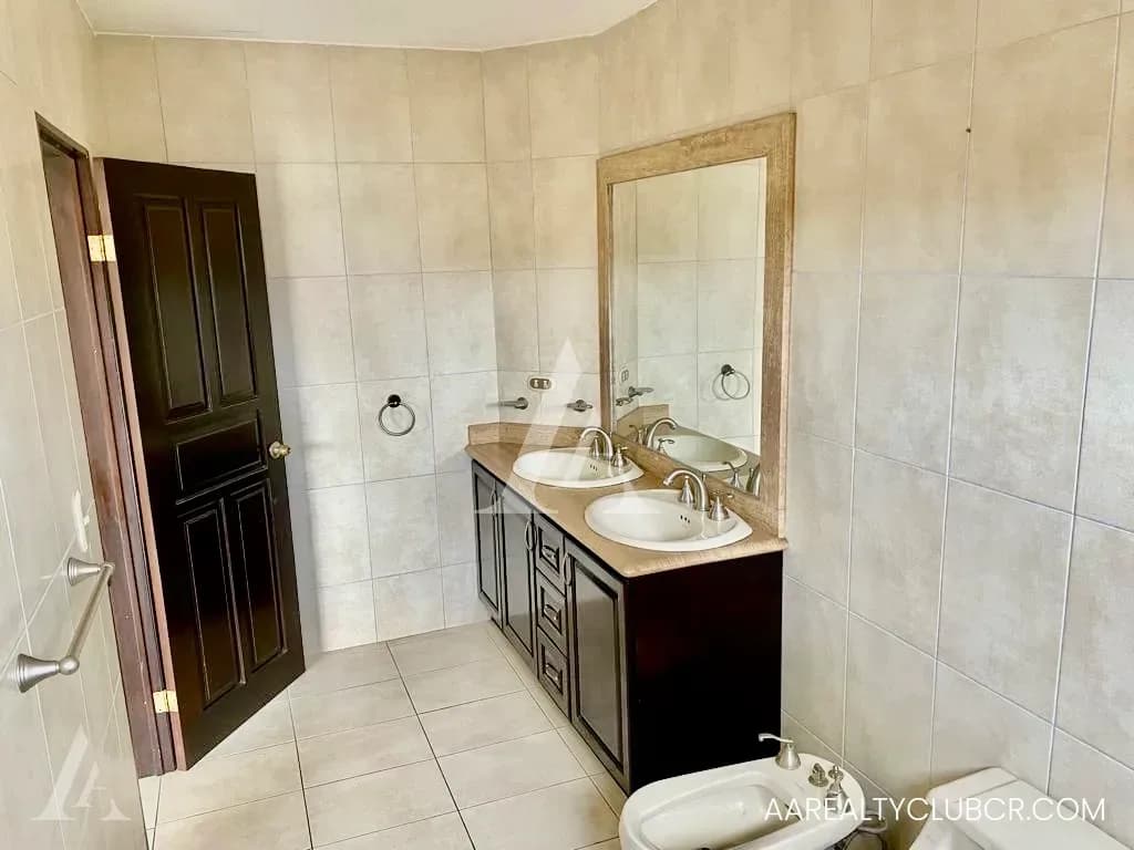 Confort Seguridad Espacios Generosos | Condominio En Sabanilla