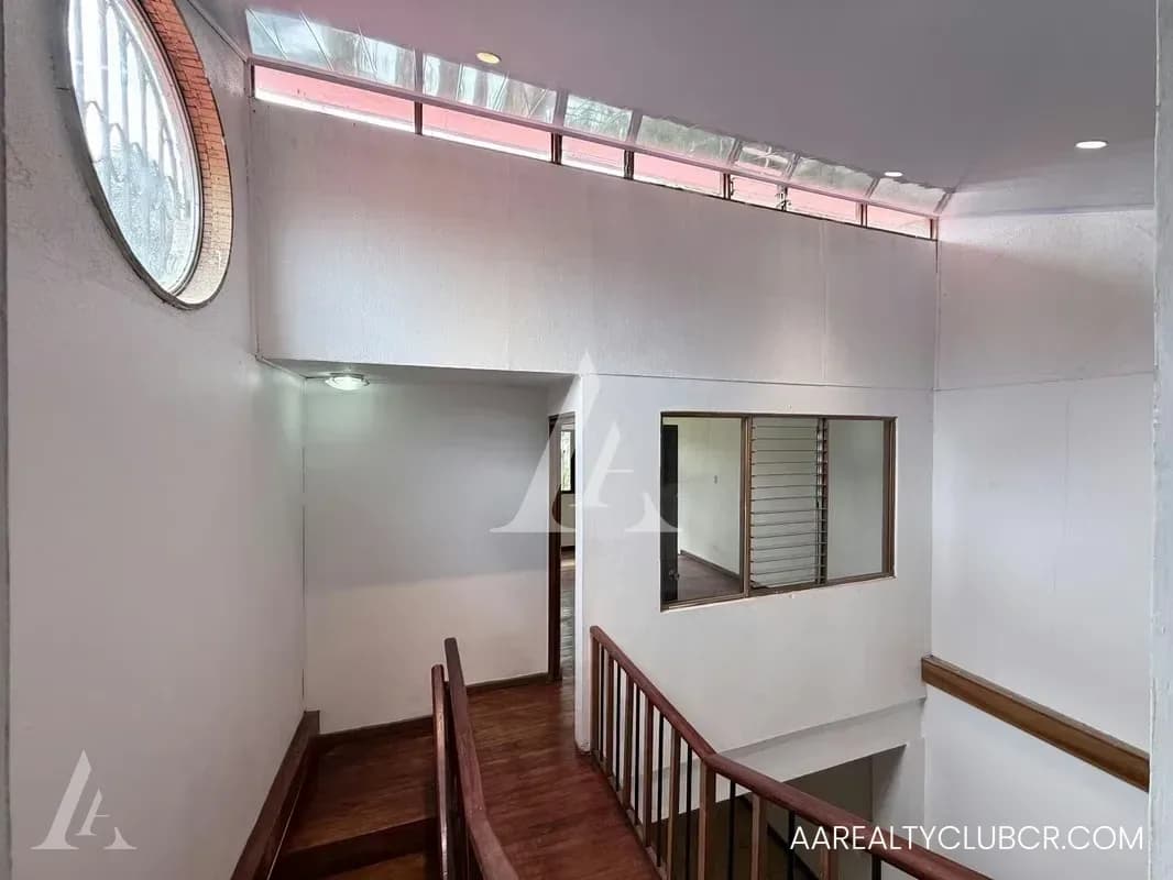 Guayabos Curridabat | Espaciosa Casa con Jardín | Residencial Privado