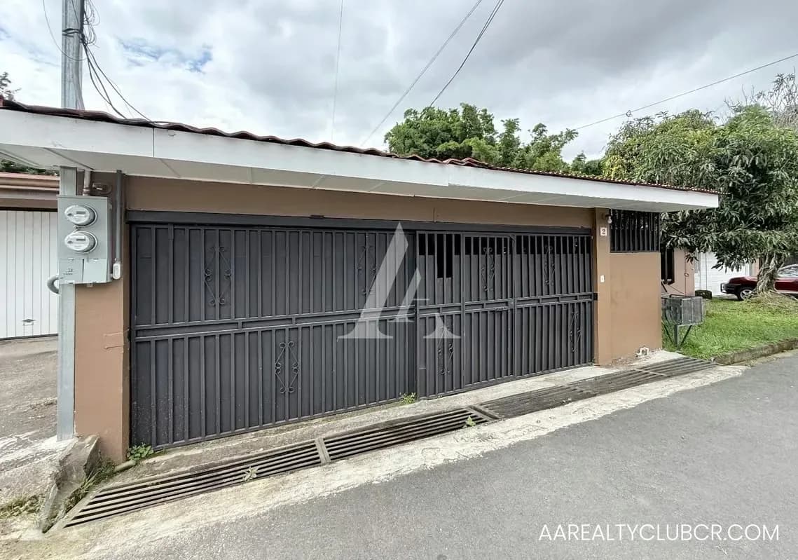 Guayabos Curridabat | Espaciosa Casa con Jardín | Residencial Privado