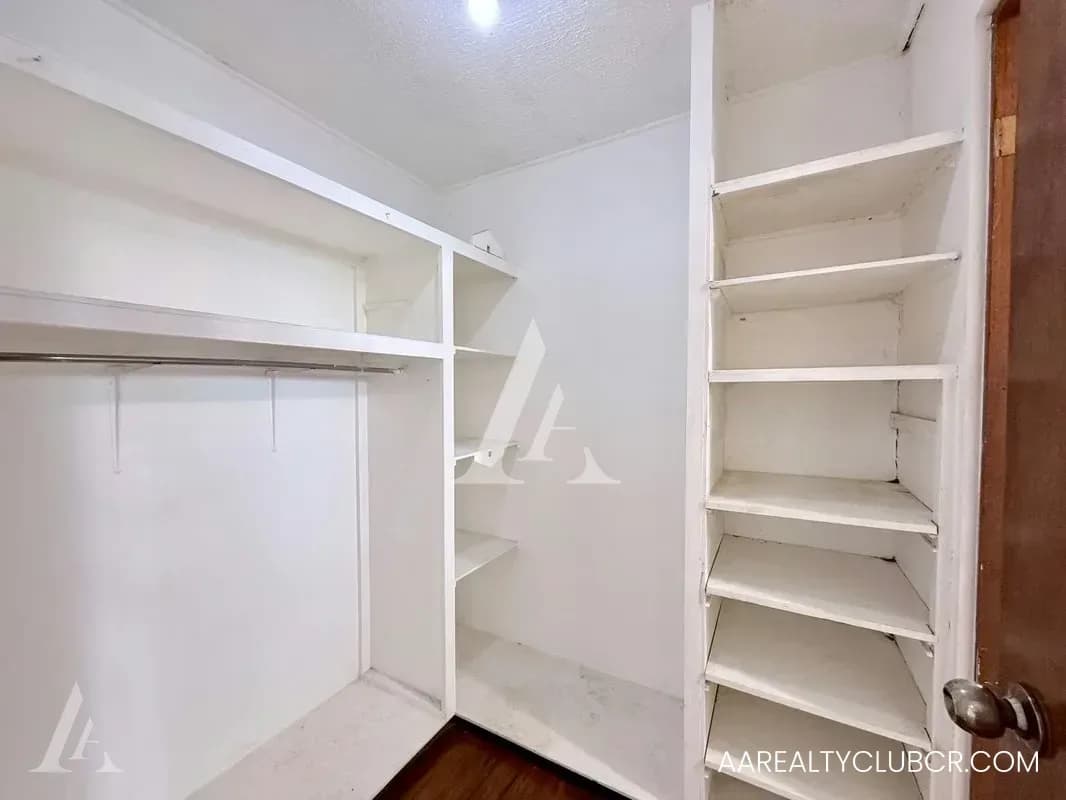 Guayabos Curridabat | Espaciosa Casa con Jardín | Residencial Privado